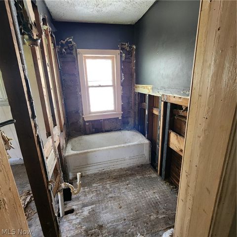 12607 Oakfield Avenue, Cleveland, OH 44105