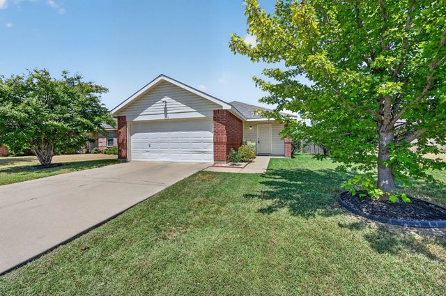 1509 Castle Ridge Road, Fort Worth, TX 76140