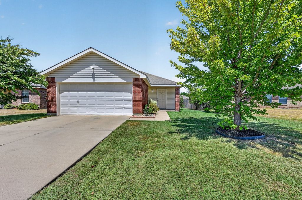 1509 Castle Ridge Road, Fort Worth, TX 76140