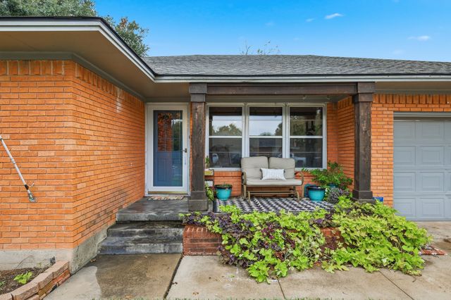 1209 Tanager Lane, Garland, TX 75042