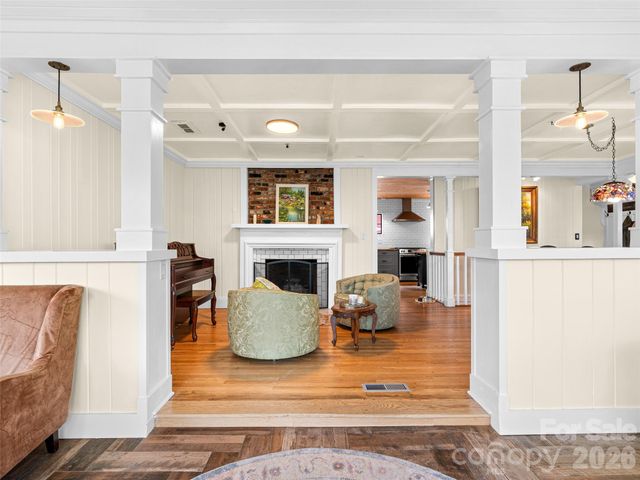 686 New Haw Creek Road, Asheville, NC 28805