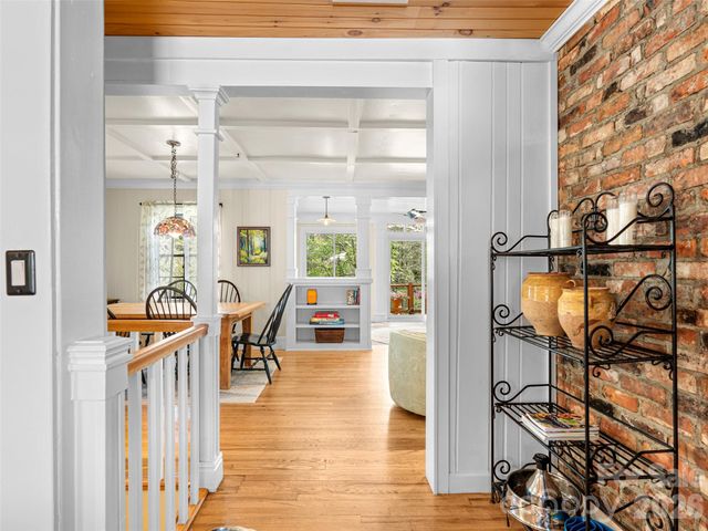 686 New Haw Creek Road, Asheville, NC 28805