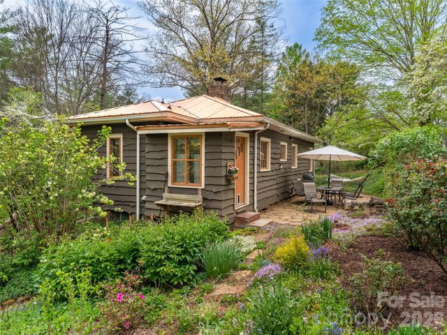 686 New Haw Creek Road, Asheville, NC 28805
