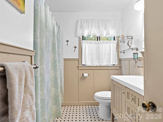 686 New Haw Creek Road, Asheville, NC 28805