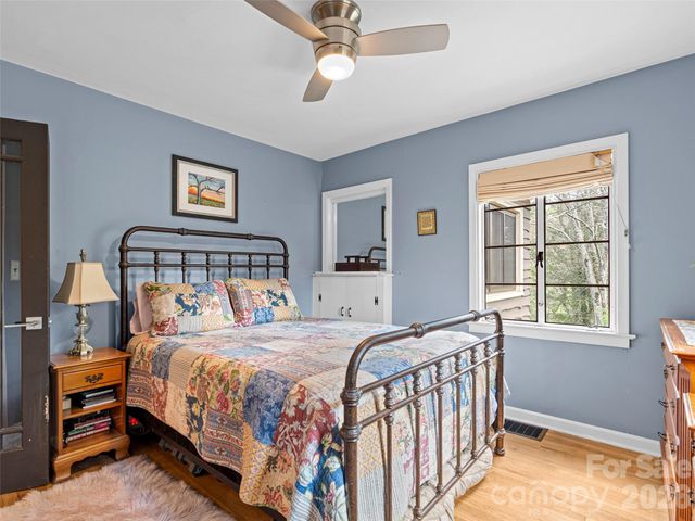 686 New Haw Creek Road, Asheville, NC 28805