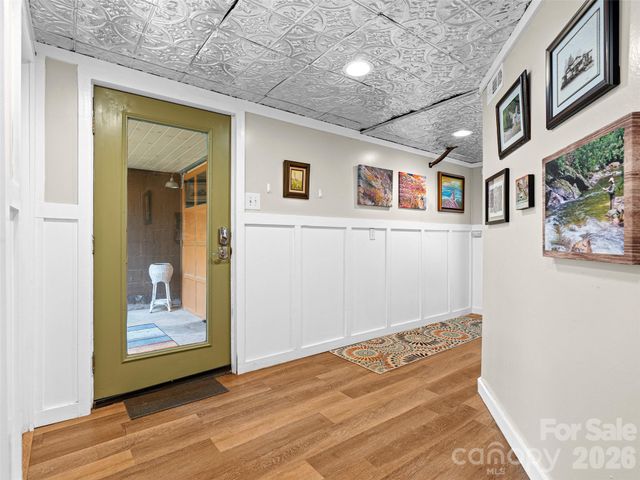 686 New Haw Creek Road, Asheville, NC 28805