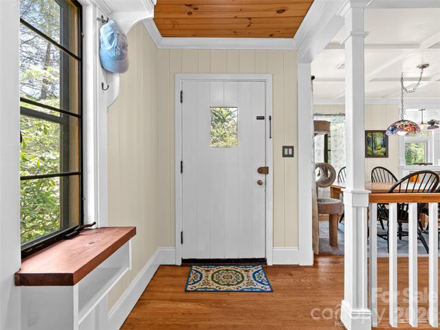 686 New Haw Creek Road, Asheville, NC 28805