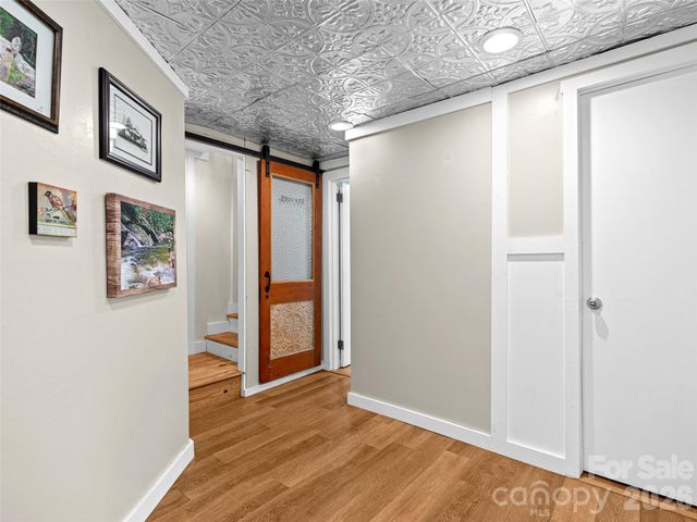 686 New Haw Creek Road, Asheville, NC 28805
