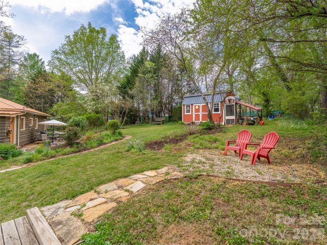 686 New Haw Creek Road, Asheville, NC 28805