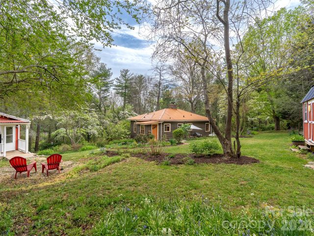 686 New Haw Creek Road, Asheville, NC 28805