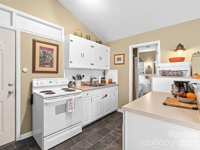 686 New Haw Creek Road, Asheville, NC 28805