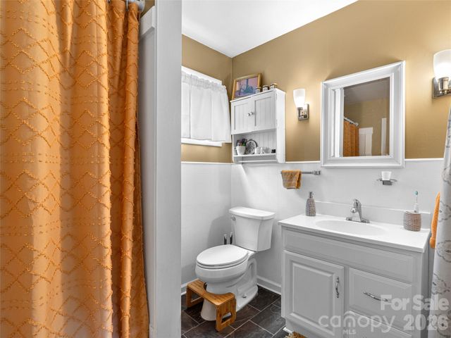 686 New Haw Creek Road, Asheville, NC 28805