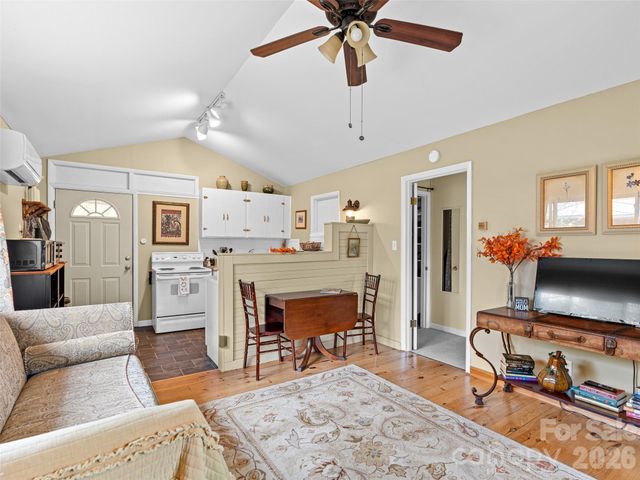 686 New Haw Creek Road, Asheville, NC 28805