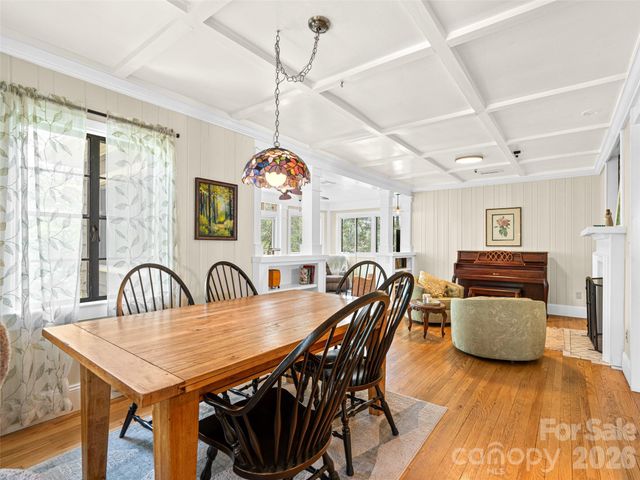 686 New Haw Creek Road, Asheville, NC 28805