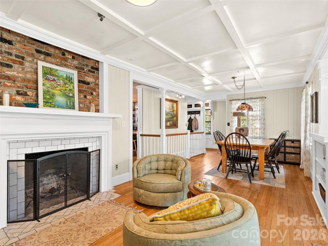 686 New Haw Creek Road, Asheville, NC 28805