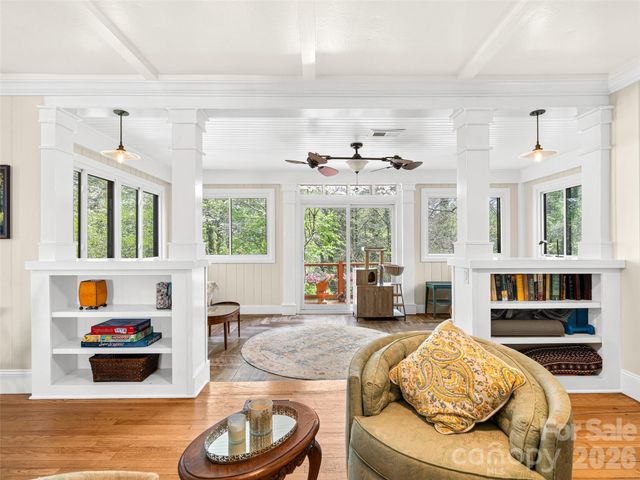 686 New Haw Creek Road, Asheville, NC 28805