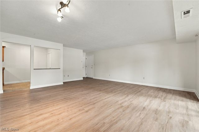 2917 N Bay Drive M-9, Westlake, OH 44145