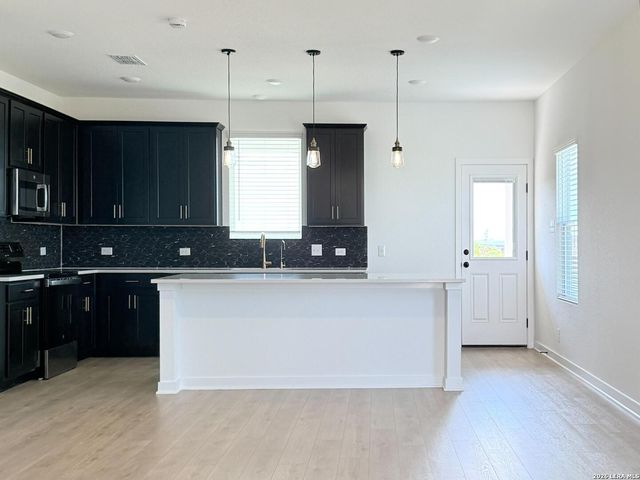 147 Peeps Ct., Adkins, TX 78101