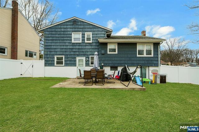 371 Greenwich Street, Bergenfield, NJ 07621