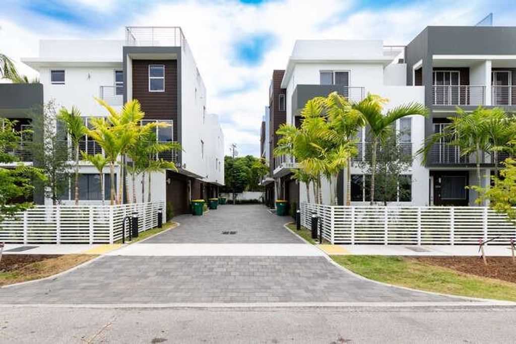 700 NE 14th Avenue 206, Fort Lauderdale, FL 33304