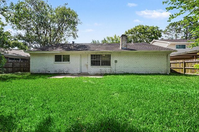 10323 SE Sagerock Drive, Houston, TX 77089