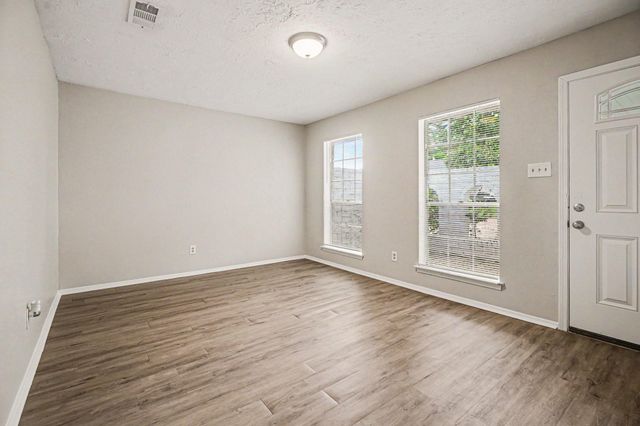 10323 SE Sagerock Drive, Houston, TX 77089