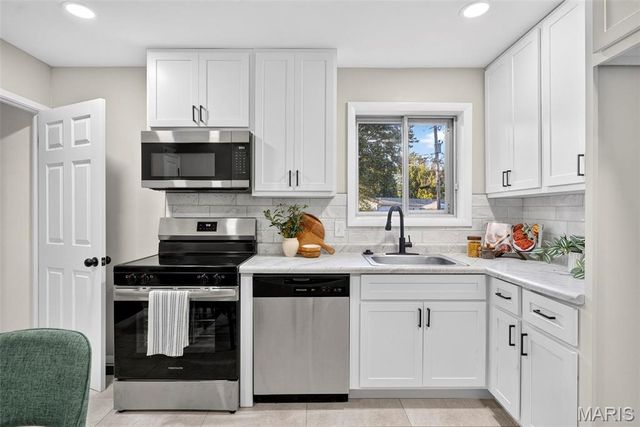 2159 Aristocrat Drive, Florissant, MO 63031