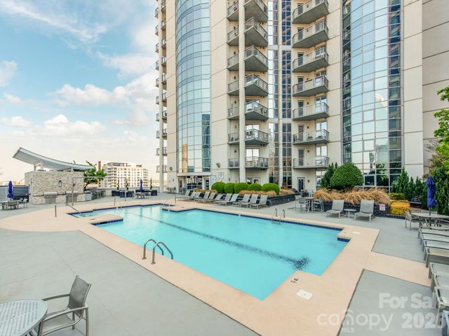 333 W Trade Street, Charlotte, NC 28202