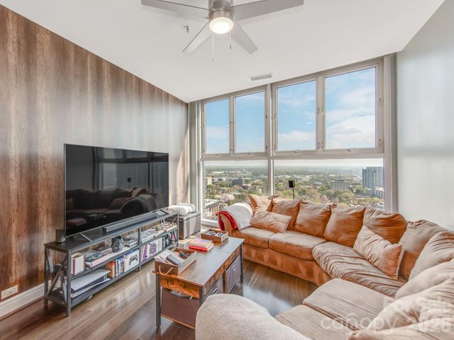 333 W Trade Street, Charlotte, NC 28202