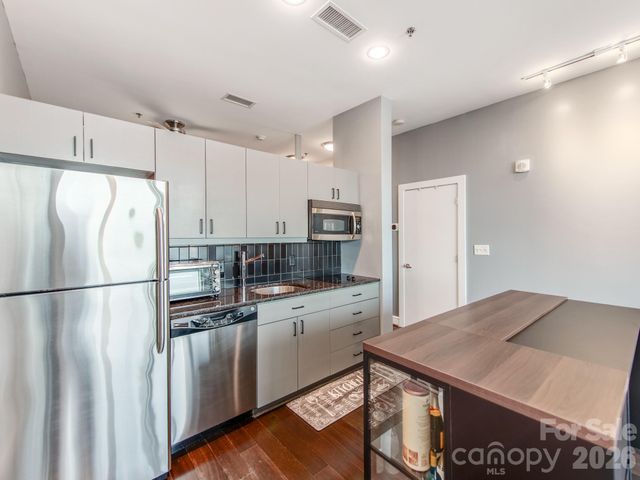 333 W Trade Street, Charlotte, NC 28202