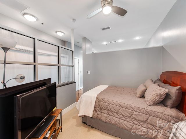 333 W Trade Street, Charlotte, NC 28202