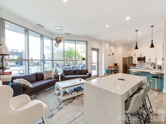 333 W Trade Street, Charlotte, NC 28202