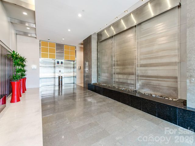 333 W Trade Street, Charlotte, NC 28202