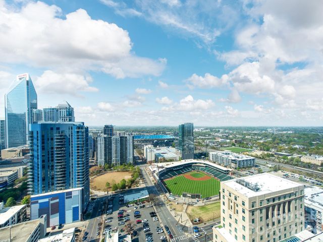 333 W Trade Street, Charlotte, NC 28202