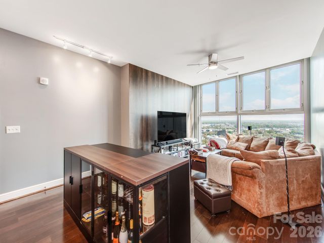 333 W Trade Street, Charlotte, NC 28202