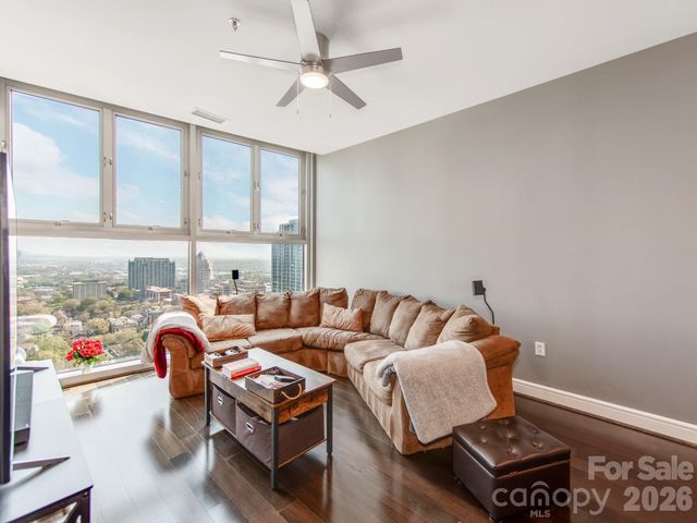 333 W Trade Street, Charlotte, NC 28202