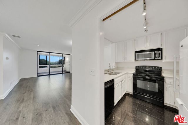 121 S Hope Street 429, Los Angeles, CA 90012