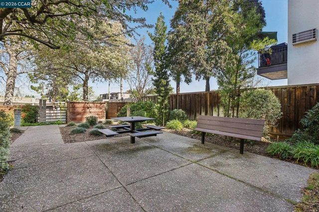 1201 Alta Vista Drive 106, Walnut Creek, CA 94596