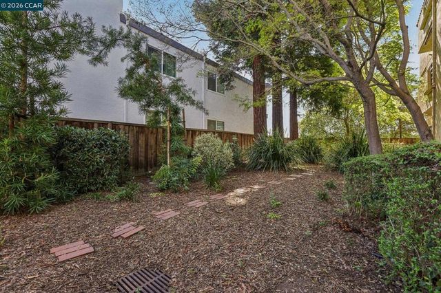 1201 Alta Vista Drive 106, Walnut Creek, CA 94596