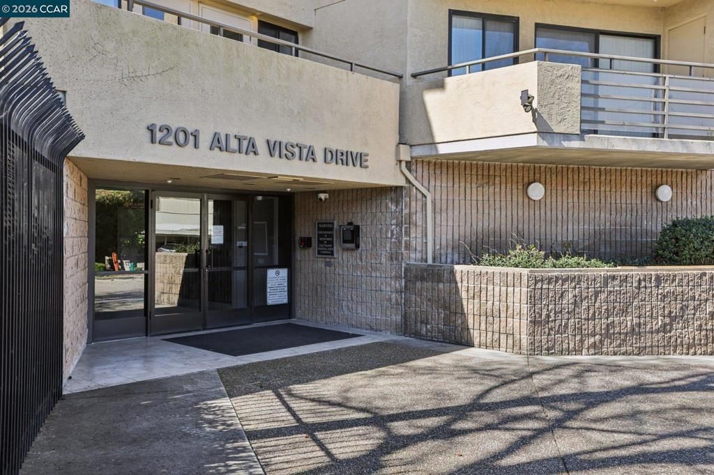 Image 2 of property listing at 1201 Alta Vista Drive 106, Walnut Creek, CA 94596