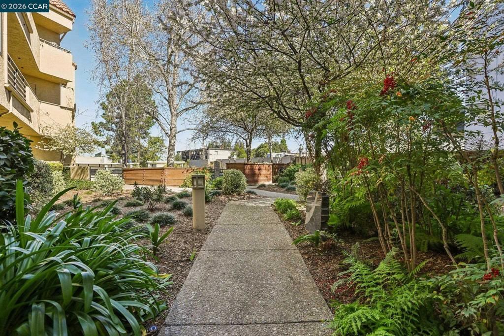 Image 42 of property listing at 1201 Alta Vista Drive 106, Walnut Creek, CA 94596