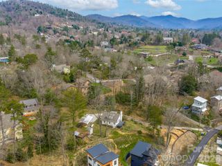 9 Woodbine Road, Asheville, NC 28804