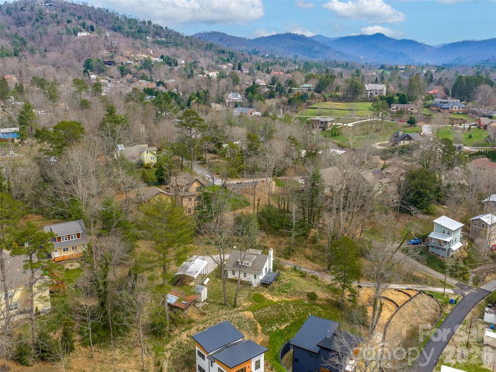 9 Woodbine Road, Asheville, NC 28804