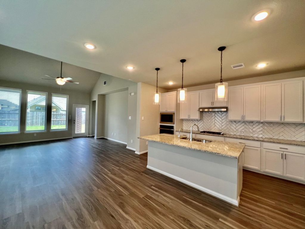 8719 Arbor Trail Drive, Missouri City, TX 77459