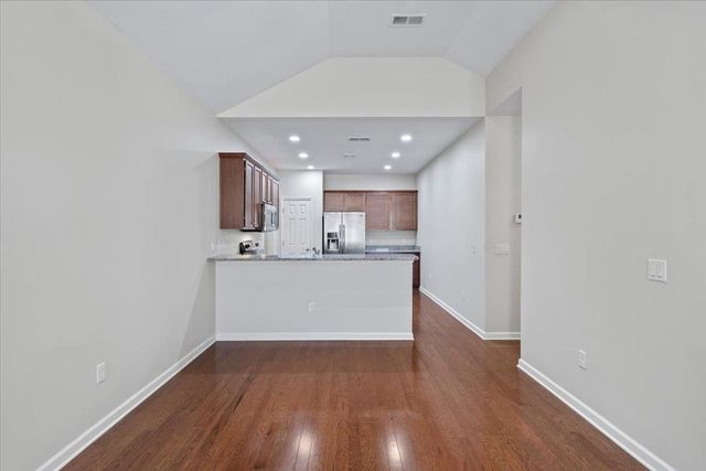 1647 W SOUTHFIELD CIR, Memphis, TN 38016