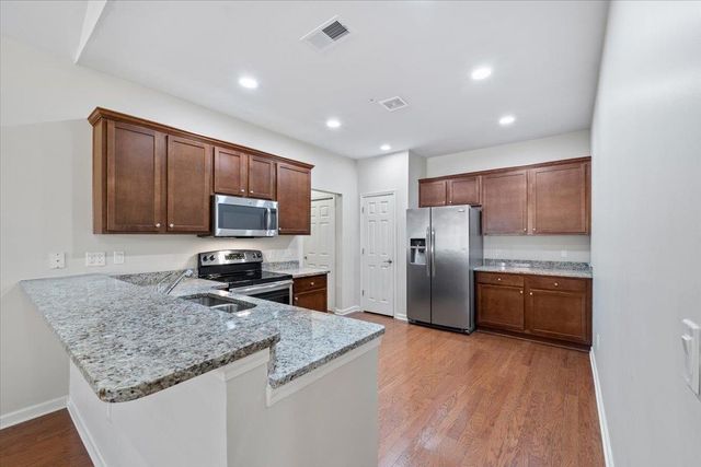 1647 W SOUTHFIELD CIR, Memphis, TN 38016