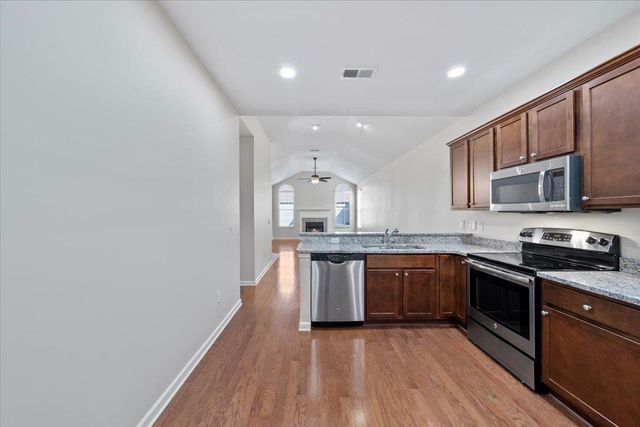 1647 W SOUTHFIELD CIR, Memphis, TN 38016