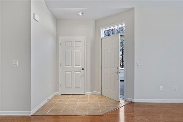 1647 W SOUTHFIELD CIR, Memphis, TN 38016