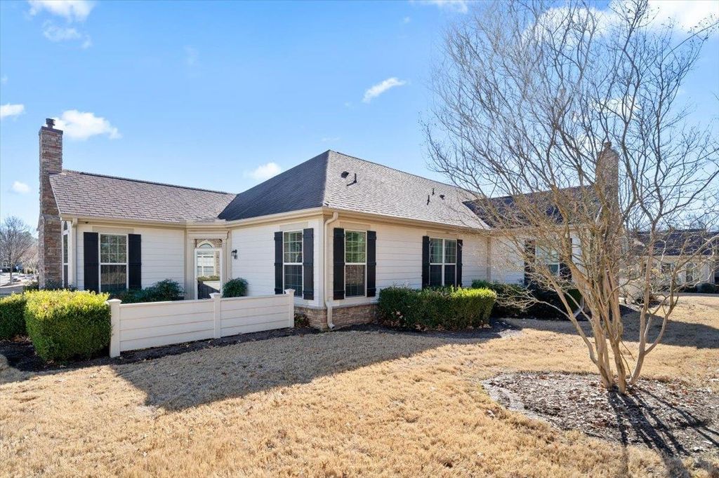 1647 W SOUTHFIELD CIR, Memphis, TN 38016