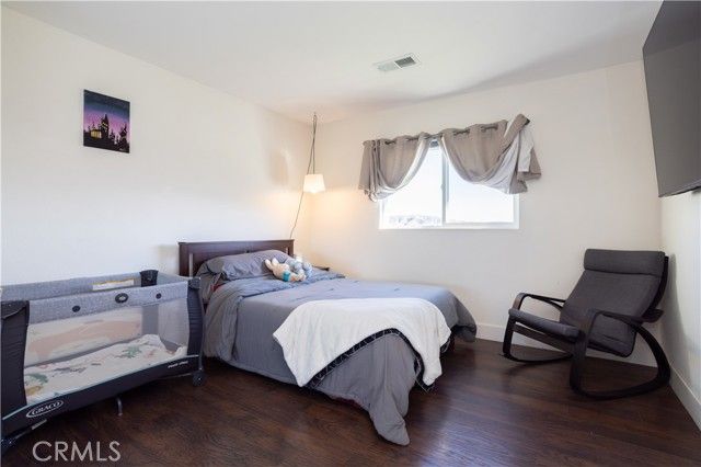 42614 Cabin Dr, Lake Hughes, CA 93532